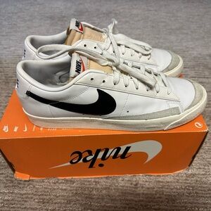 Nike Men's White and Black Sneakers